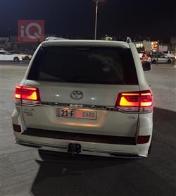 تۆیۆتا لاند کروزەر